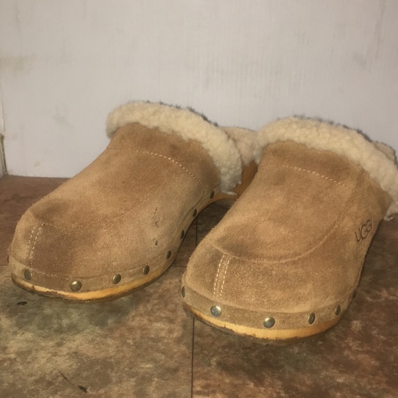 UGG Shoes - Ugg suede fuzzy clogs sz 8